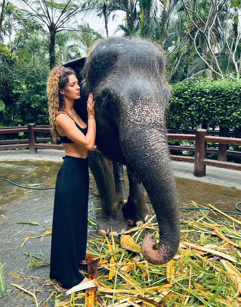 Xime with an elephant | Photo by Ximena Zermeño