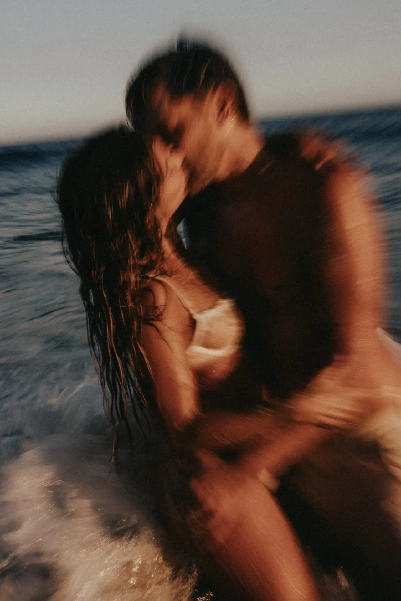 Couple kissing at the beach photo taken by Ximena Zermeño Global Luxury Destination Wedding Photographer, ximenazermeno.com