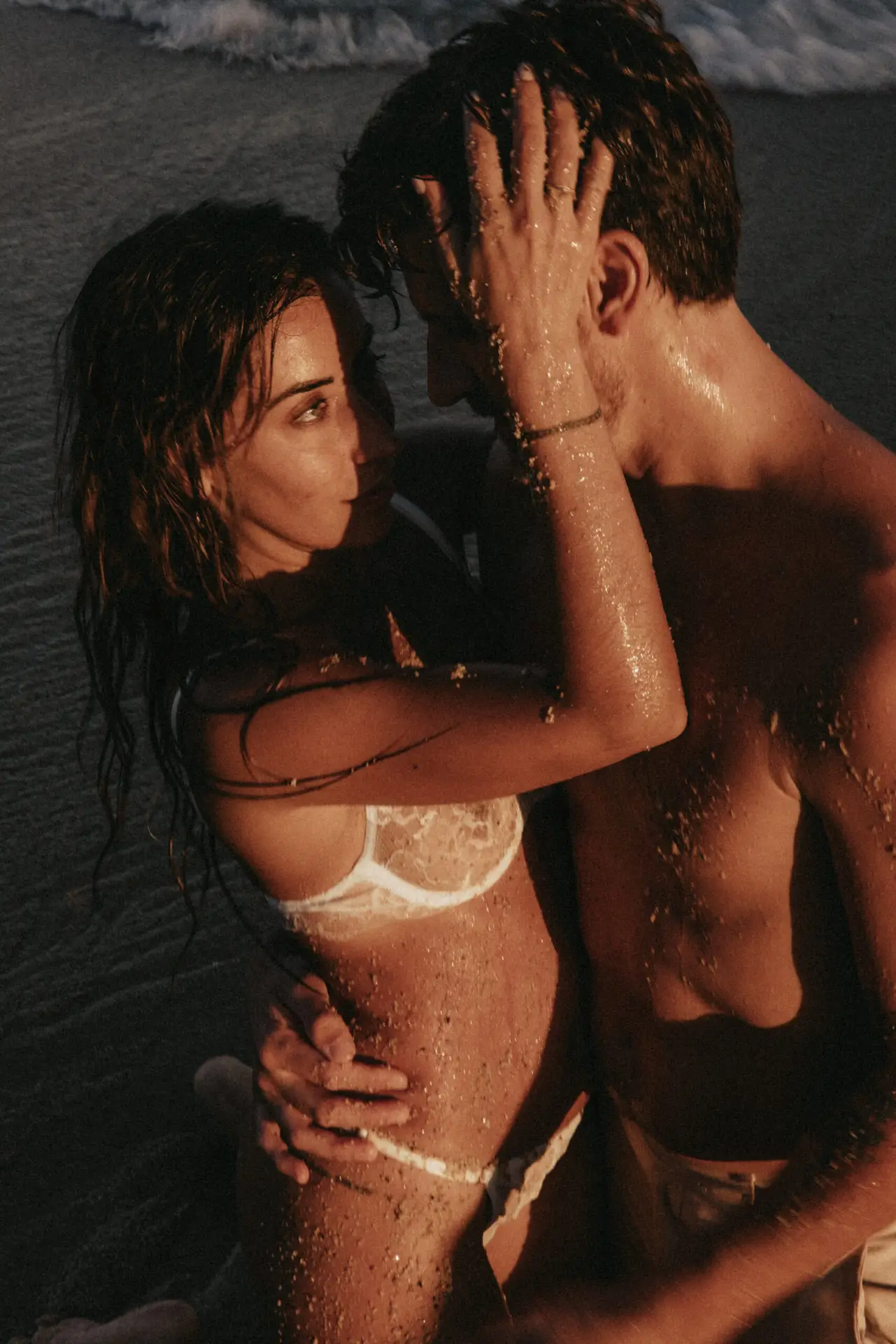 Couple hugging at the beach photo taken by Ximena Zermeño Global Luxury Destination Wedding Photographer, ximenazermeno.com