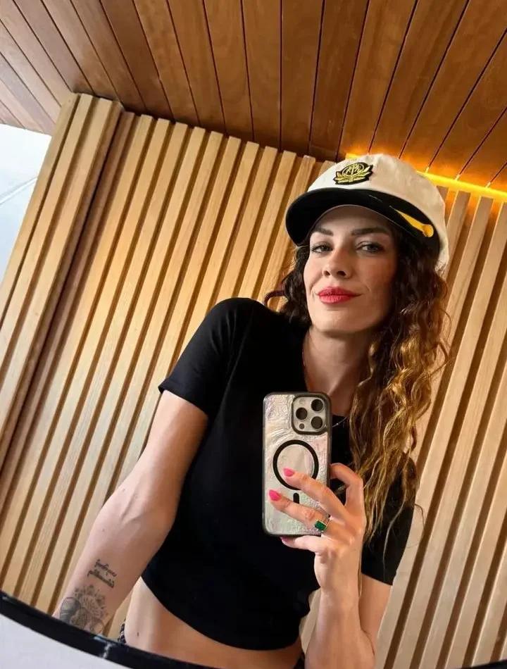 Ximena with a hat photo taken by Ximena Zermeño Global Luxury Destination Wedding Photographer, ximenazermeno.com