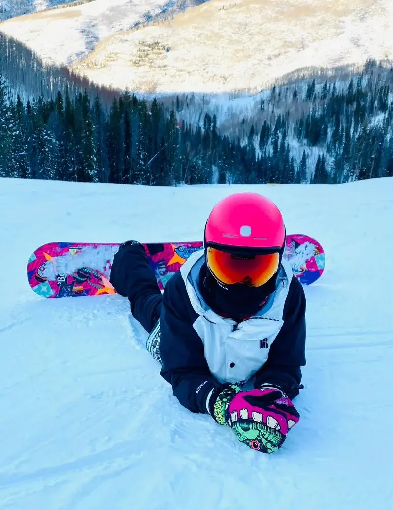 Xime snow boarding photo taken by Ximena Zermeño Global Luxury Destination Wedding Photographer, ximenazermeno.com