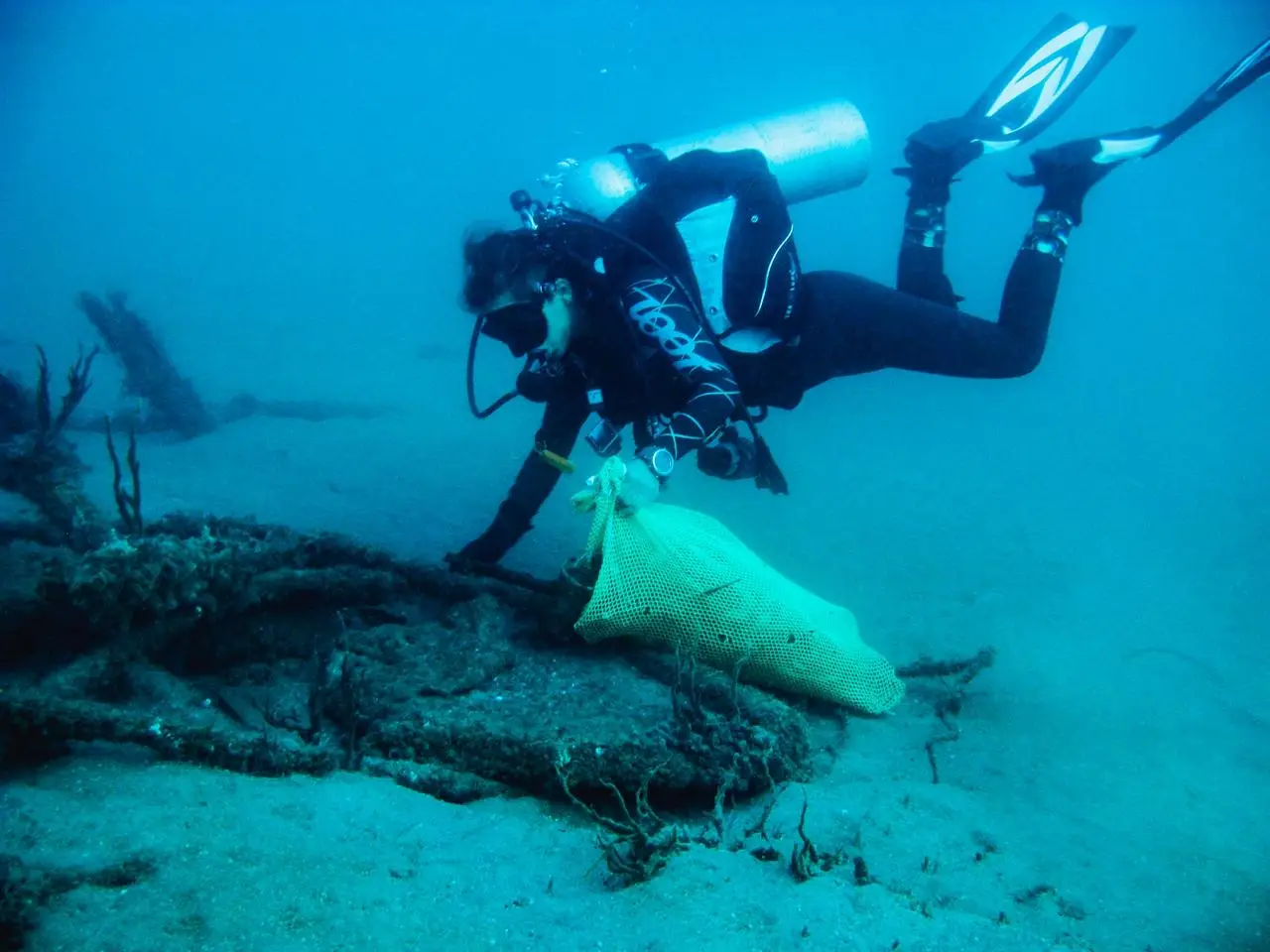 Xime scuba diving | Photo by Ximena Zermeño