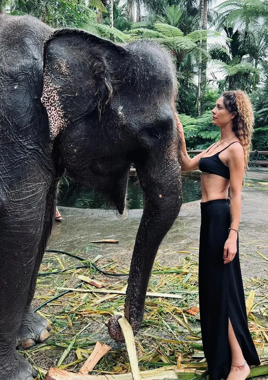 Xime with an elephant | Photo by Ximena Zermeño